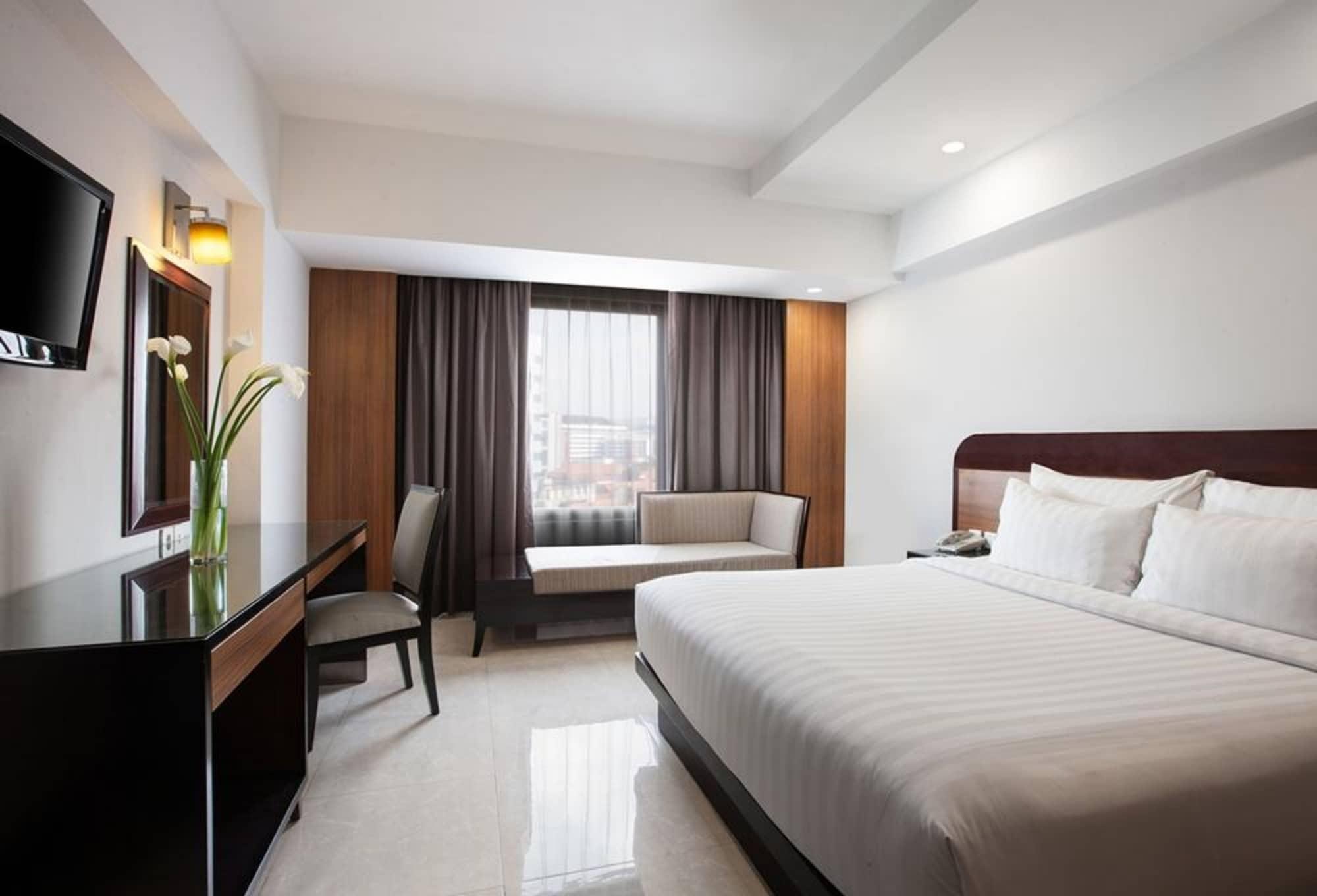Hotel Santika Premiere Semarang Exterior photo
