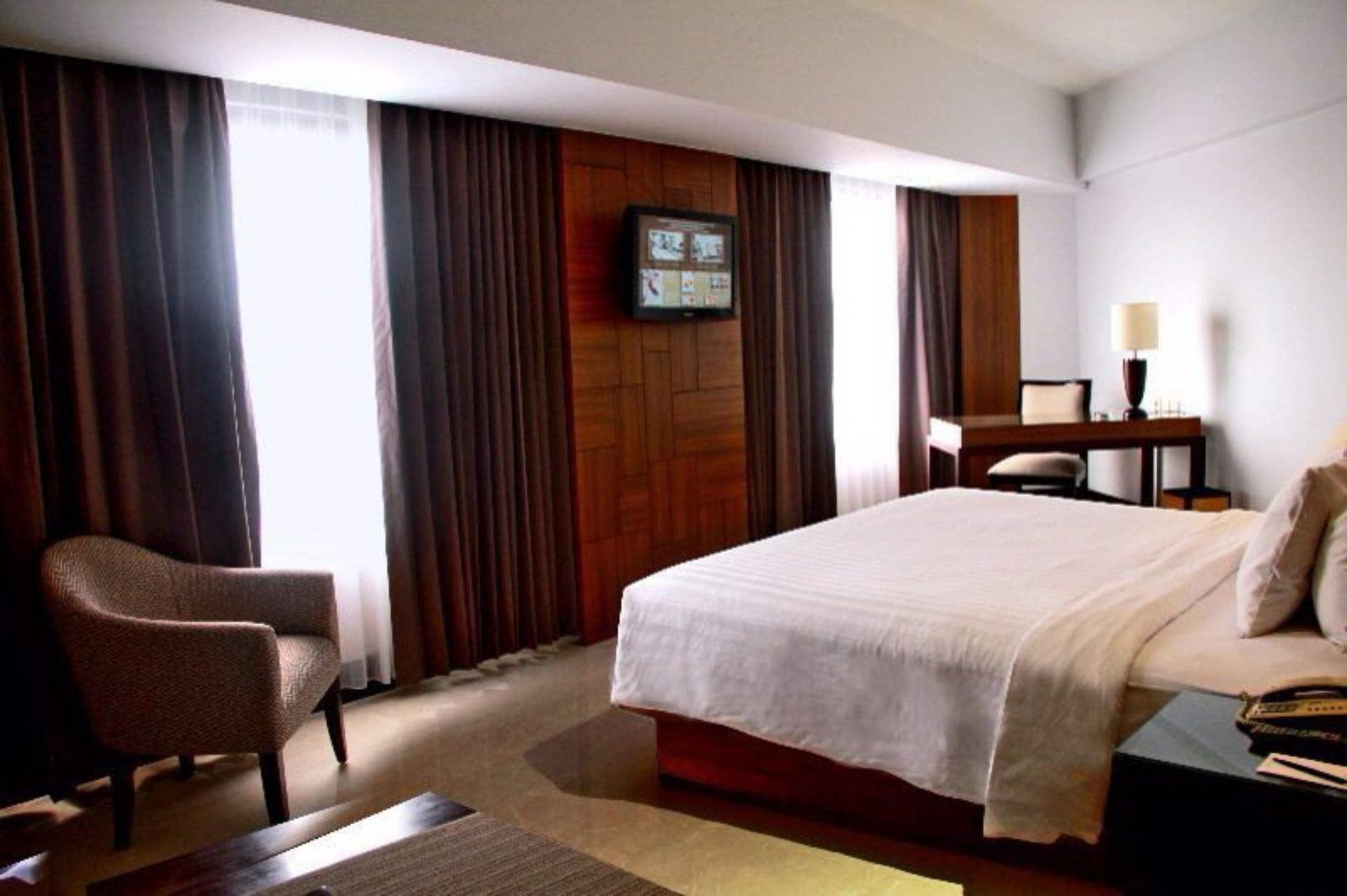 Hotel Santika Premiere Semarang Exterior photo