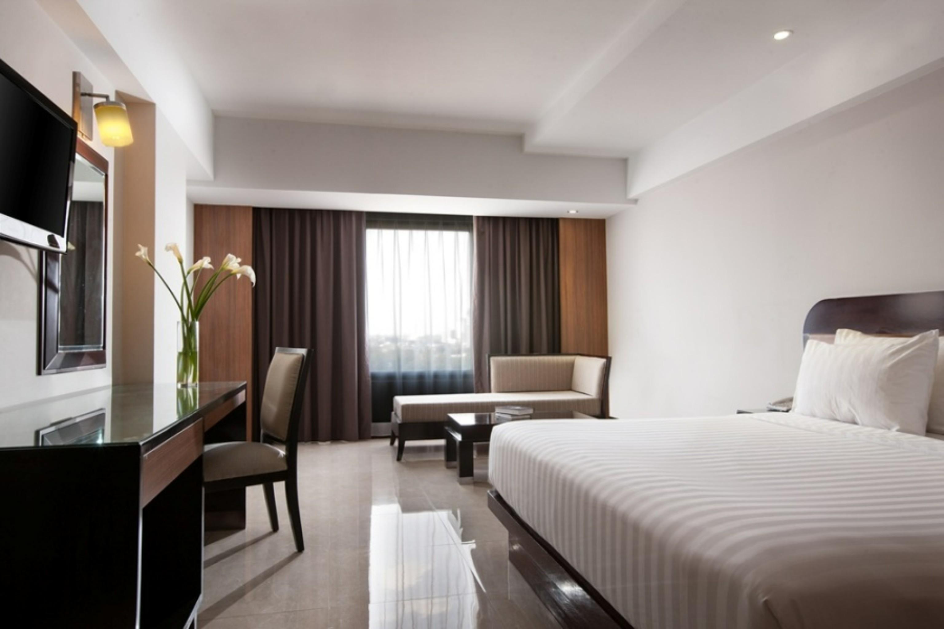 Hotel Santika Premiere Semarang Exterior photo