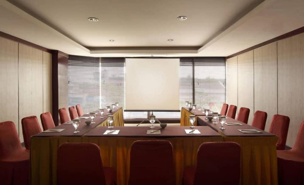 Hotel Santika Premiere Semarang Exterior photo
